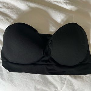 Black strapless bra